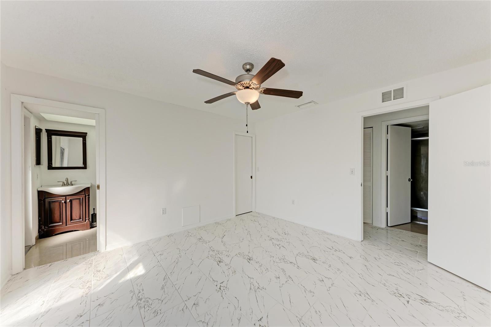 6439 FRIENDSHIP DR, SARASOTA, FL, 34241