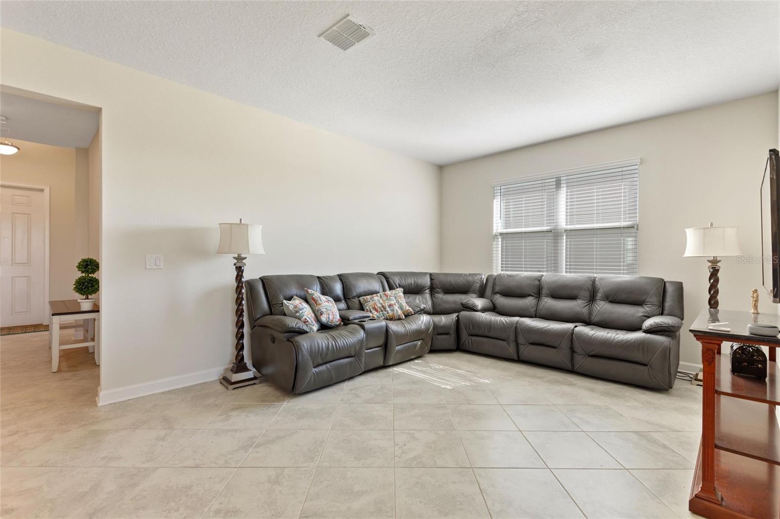 1142 TRAPPERS TRAIL LOOP, DAVENPORT, FL, 33896