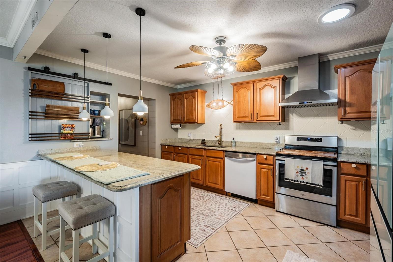 302 WHITCOMB BLVD, TARPON SPRINGS, FL, 34689