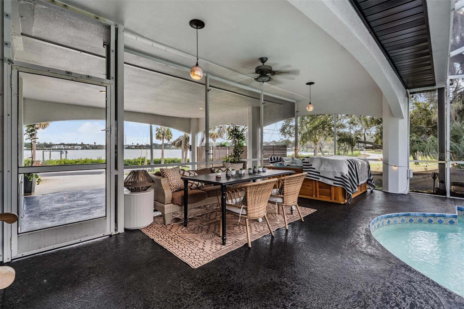 302 WHITCOMB BLVD, TARPON SPRINGS, FL, 34689