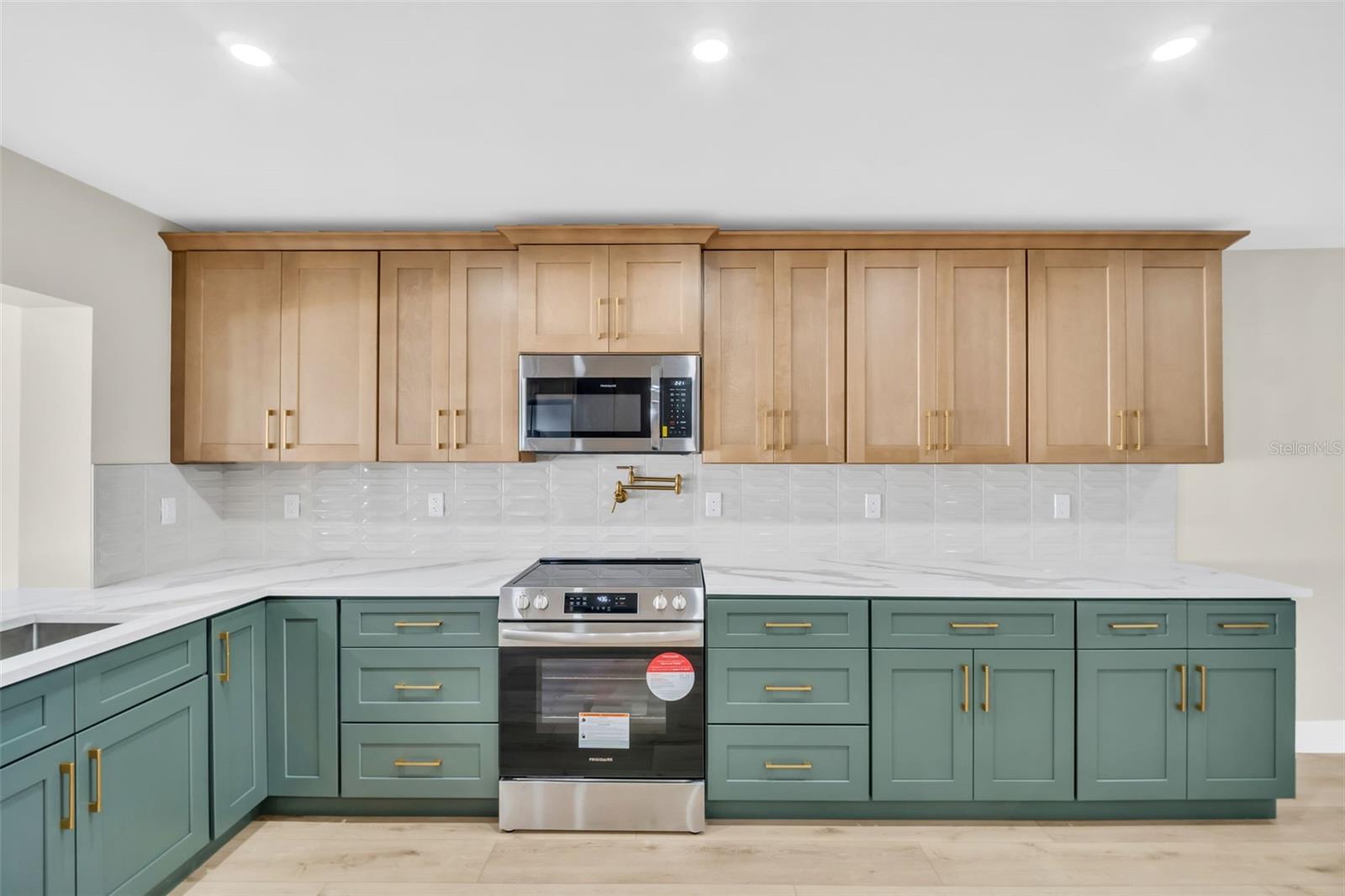 SPACIOUS CUSTOM KITCHEN