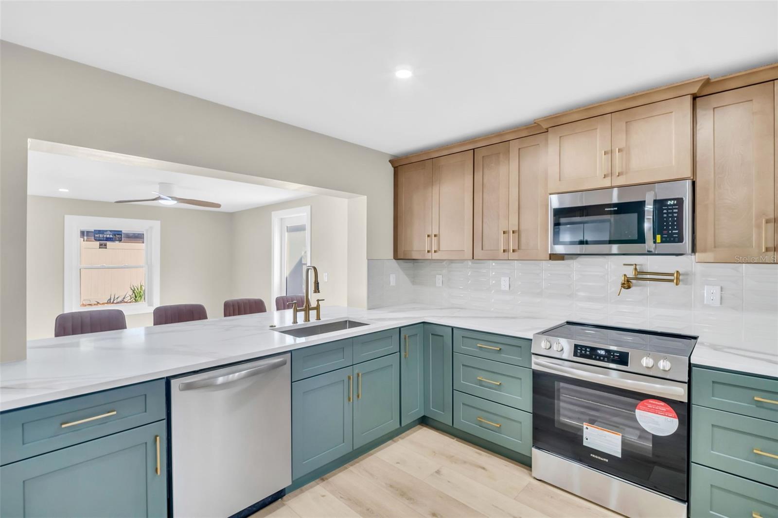 SPACIOUS CUSTOM KITCHEN