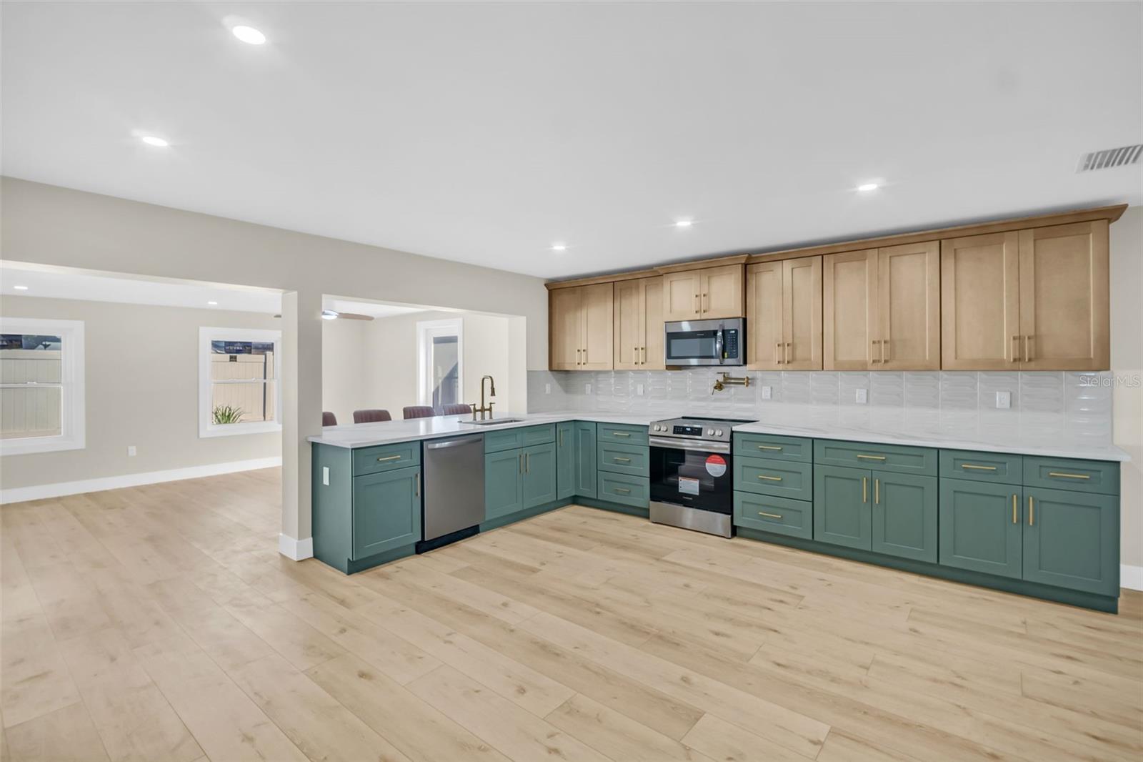 SPACIOUS CUSTOM KITCHEN