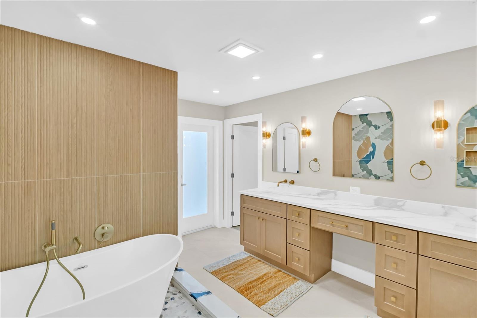 PRIMARY EN SUITE WITH CUSTOM BATH AND WALK IN CLOSET