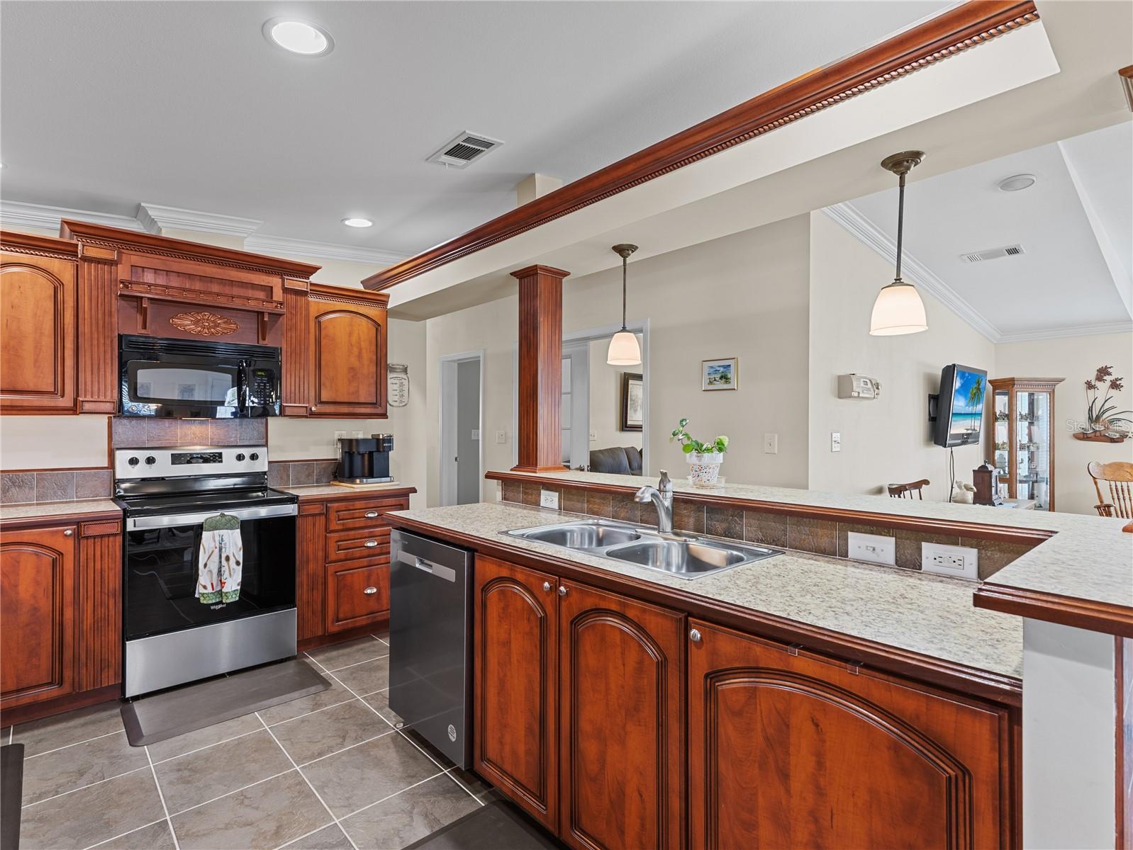 10054 COLLINGWOOD AVE, DADE CITY, FL, 33525