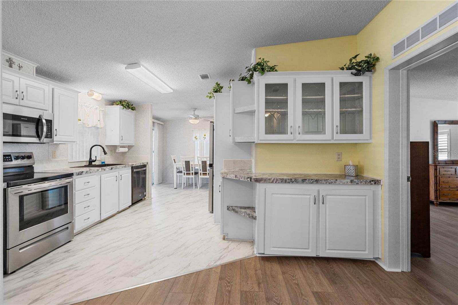 37510 NEW HORIZONS BLVD, ZEPHYRHILLS, FL, 33541