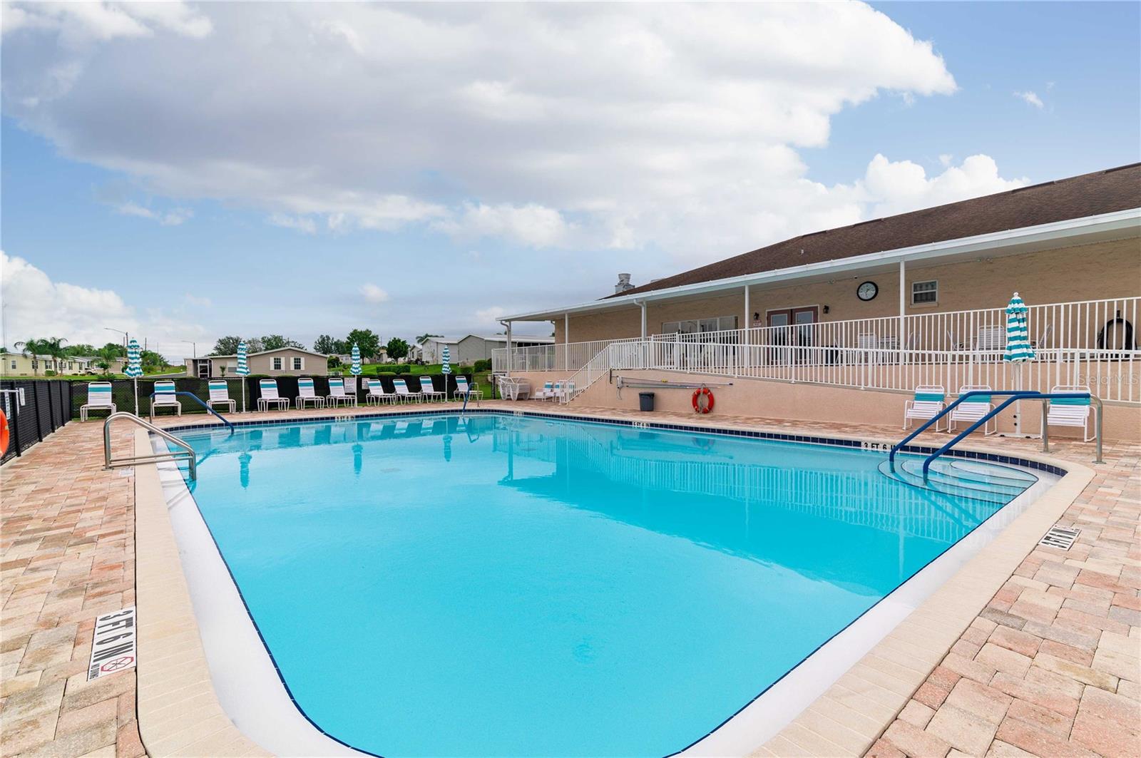 37510 NEW HORIZONS BLVD, ZEPHYRHILLS, FL, 33541