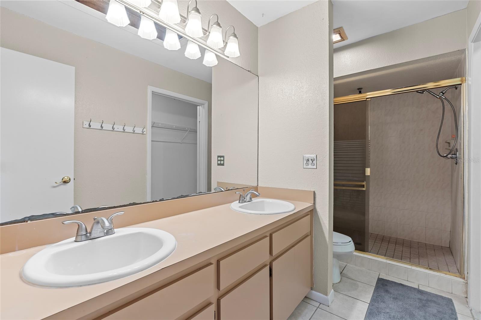 13905 LAZY OAK DR, TAMPA, FL, 33613