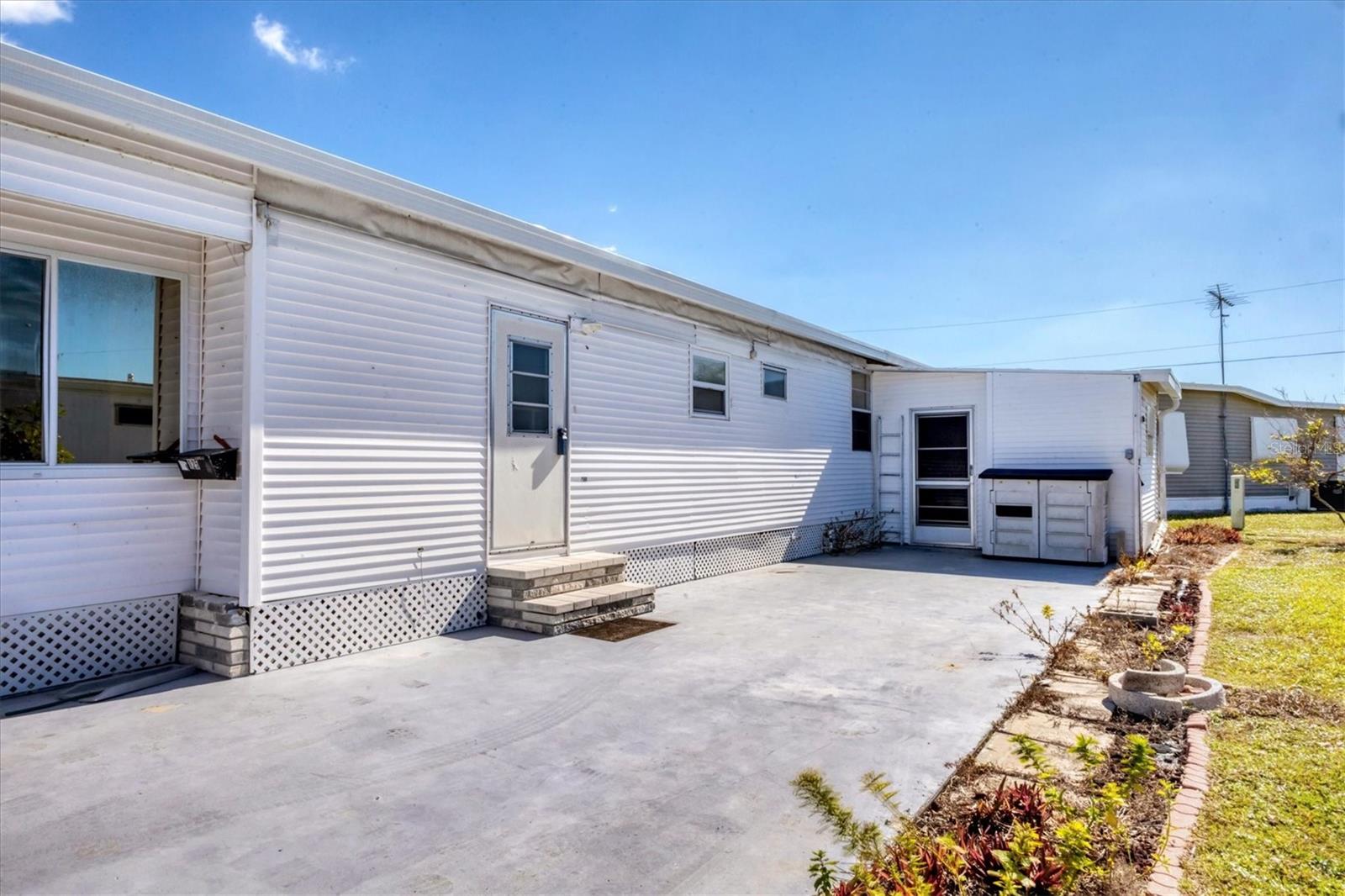 D6144844 Property Photo