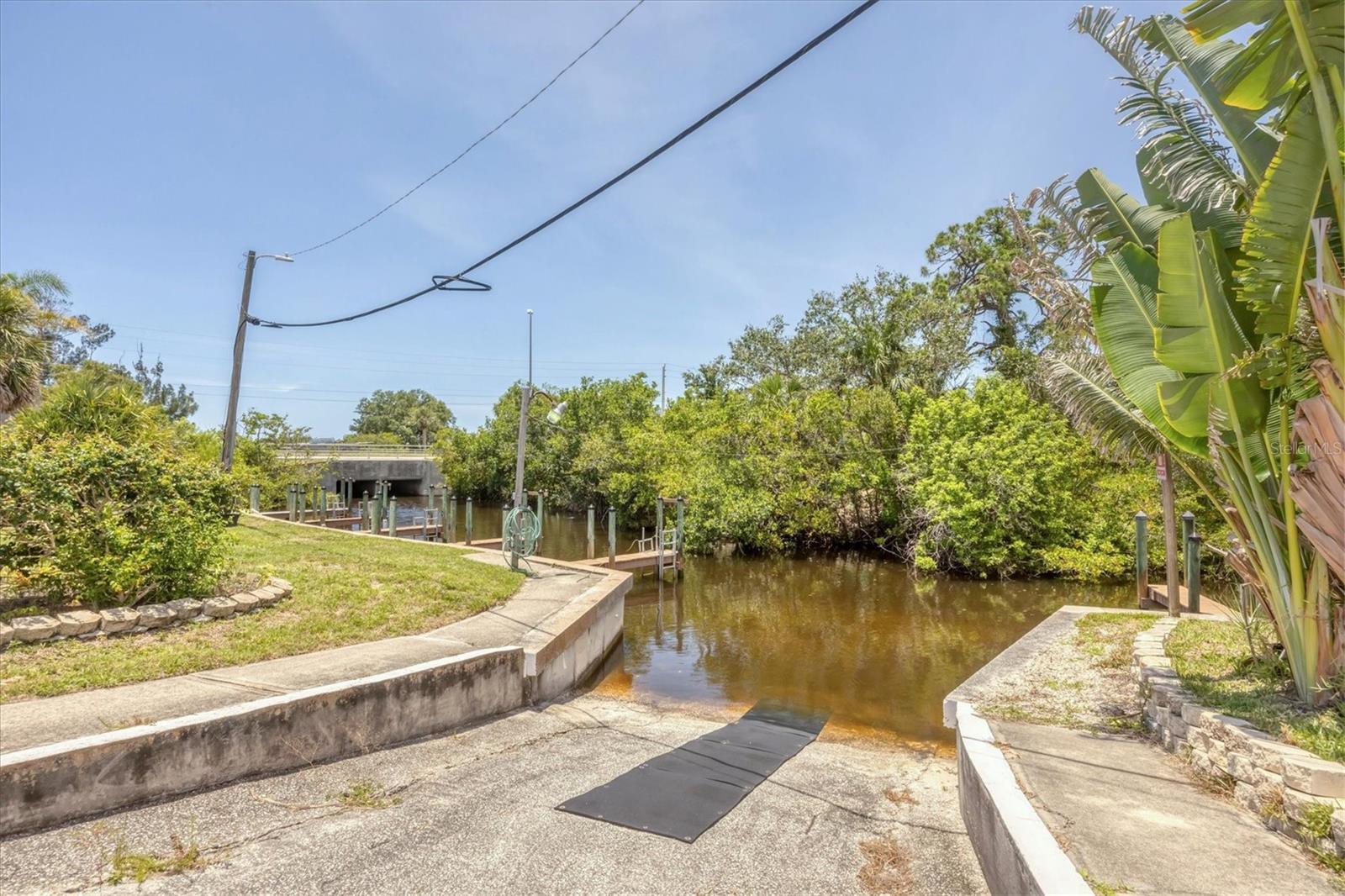 D6144844 Property Photo