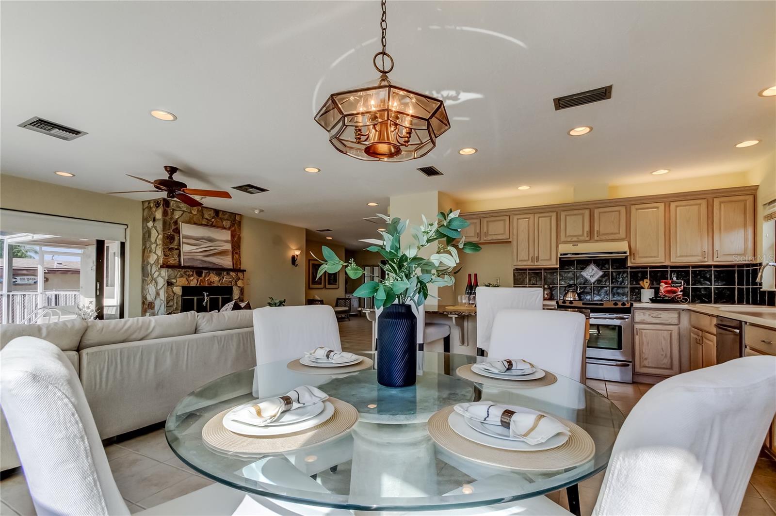 212 WESTWINDS DR, PALM HARBOR, FL, 34683