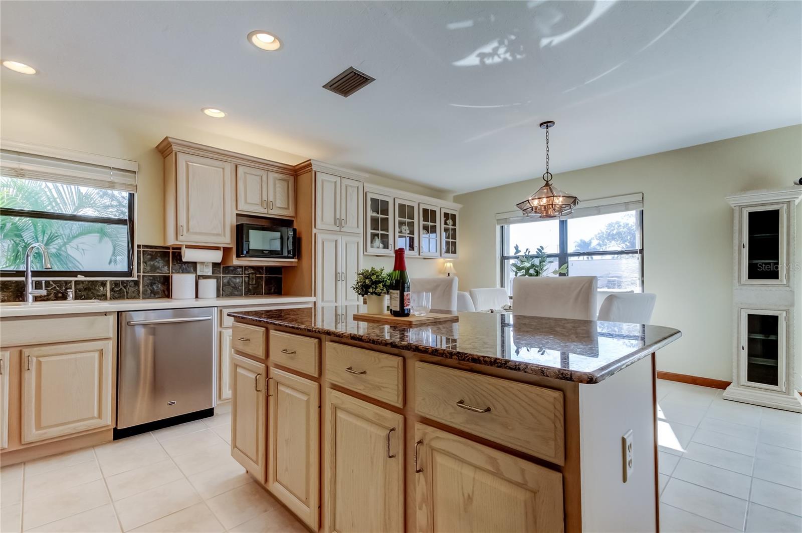 212 WESTWINDS DR, PALM HARBOR, FL, 34683