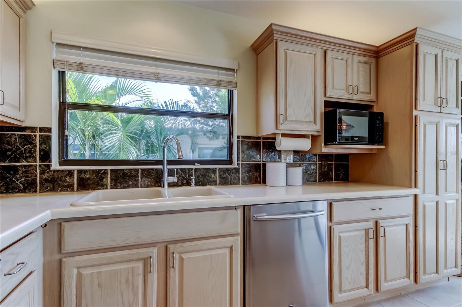 212 WESTWINDS DR, PALM HARBOR, FL, 34683