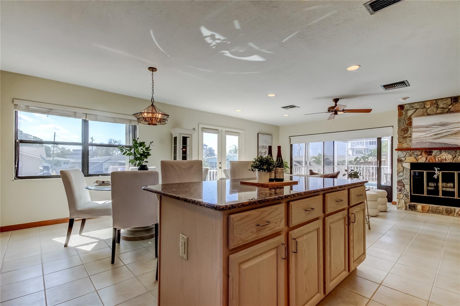 212 WESTWINDS DR, PALM HARBOR, FL, 34683