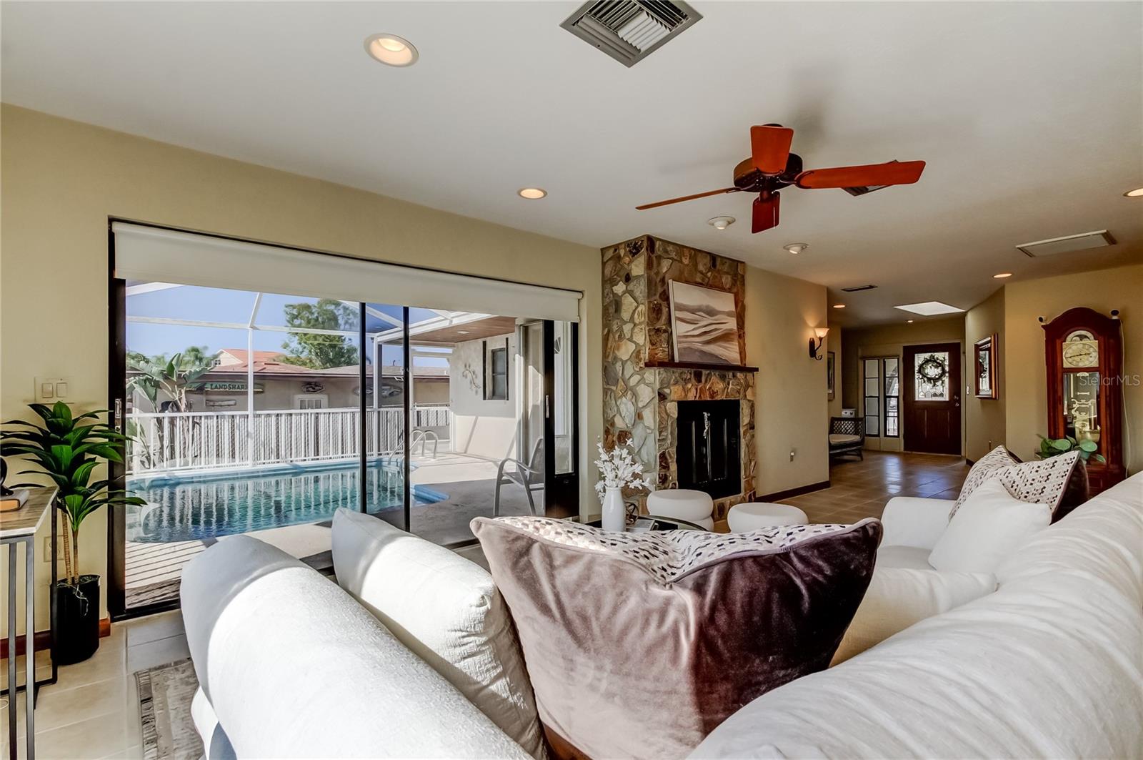 212 WESTWINDS DR, PALM HARBOR, FL, 34683