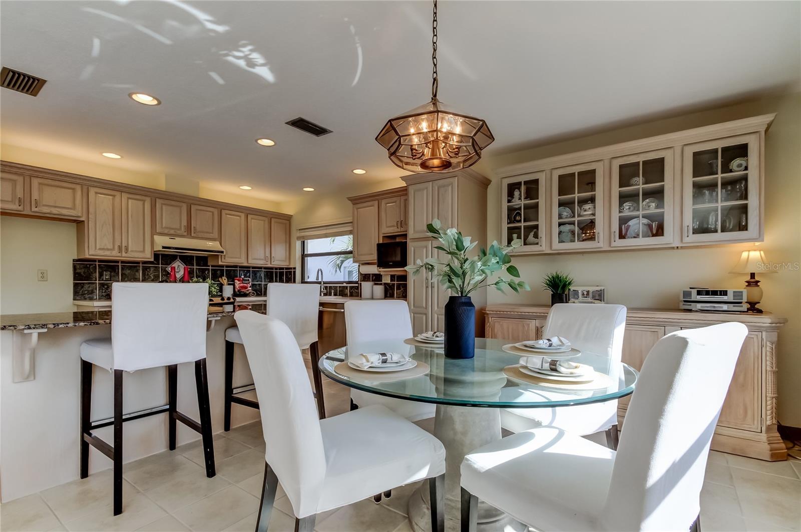 212 WESTWINDS DR, PALM HARBOR, FL, 34683