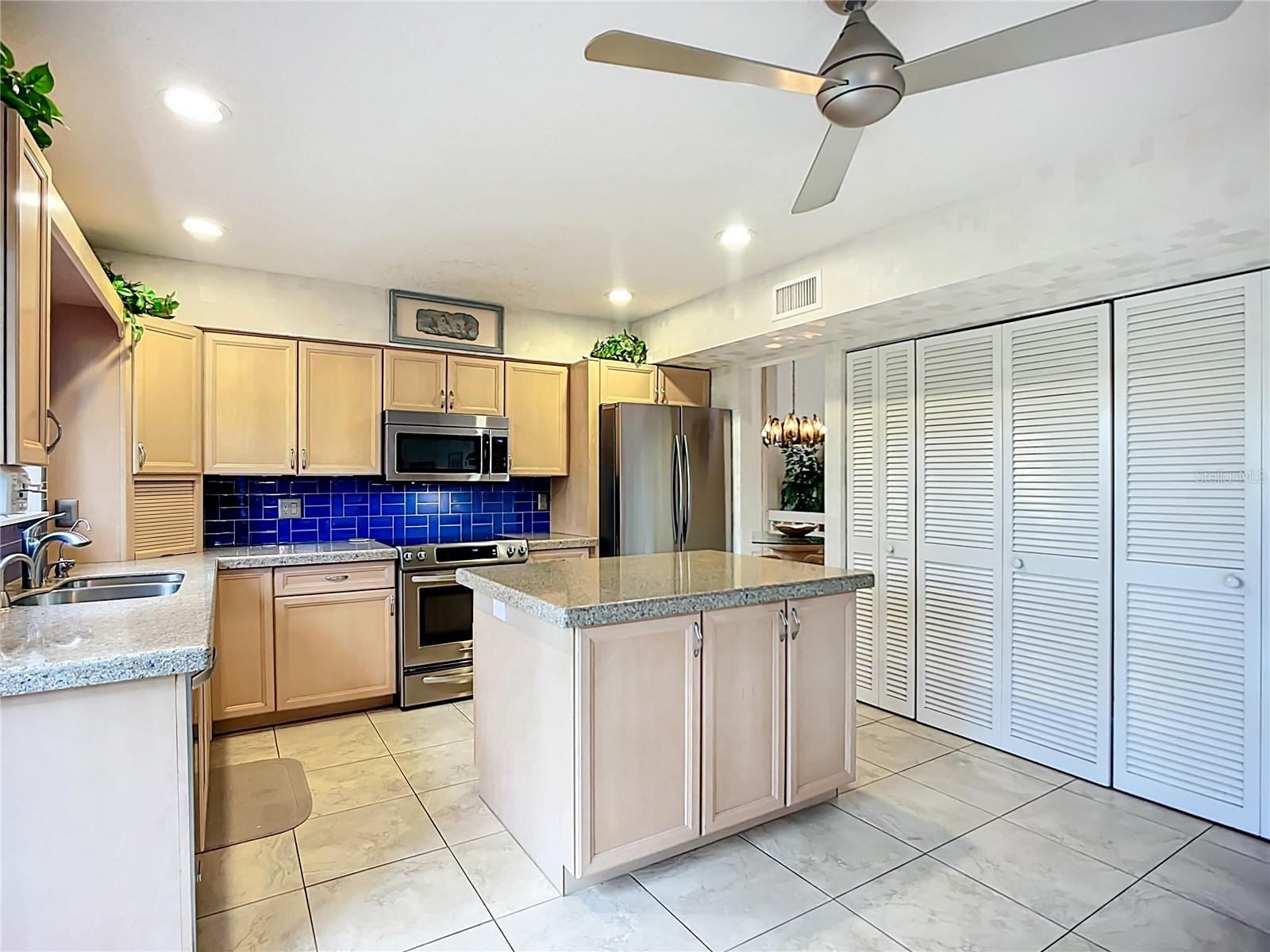 4683 OAK HOLLOW DR #3, SARASOTA, FL, 34241