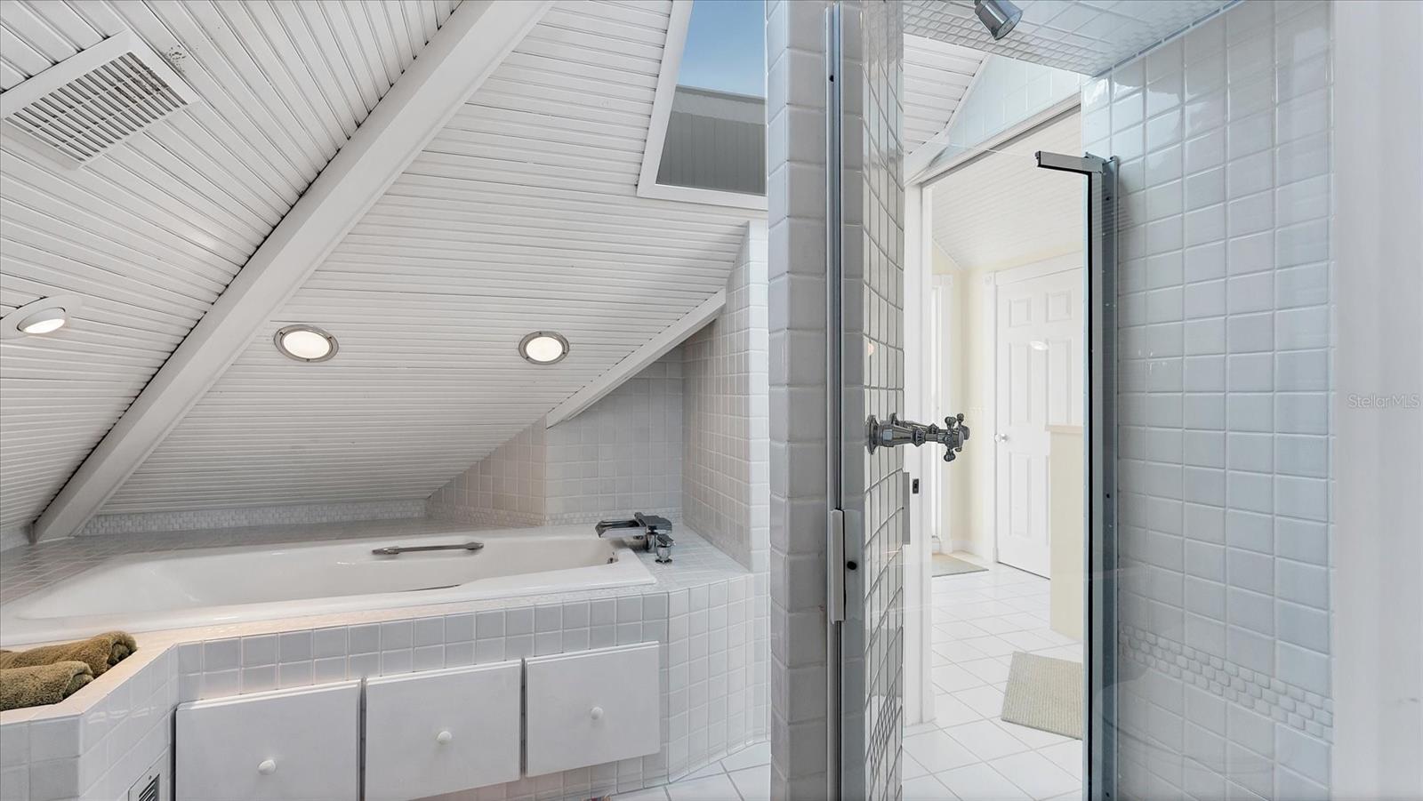 D6144852 Property Photo