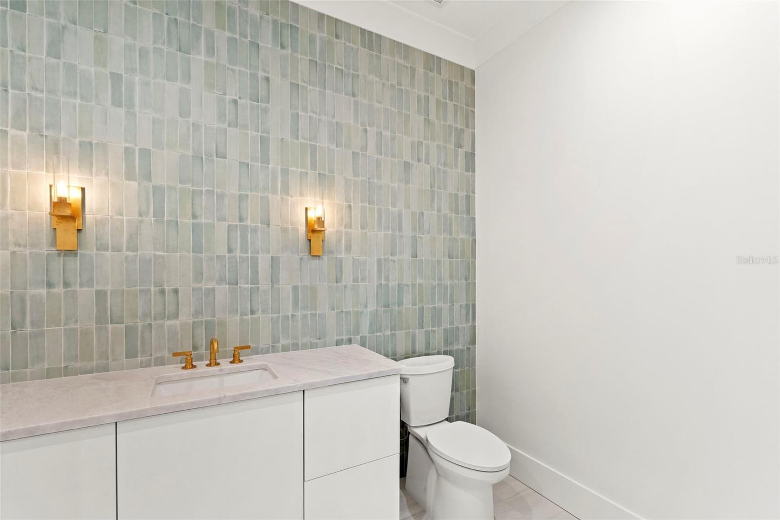 TB8449769 Property Photo