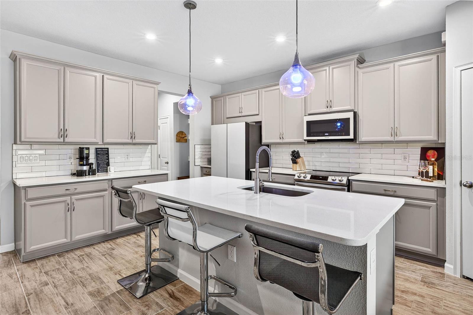 25993 WOVEN WICKER BND, LUTZ, FL, 33559