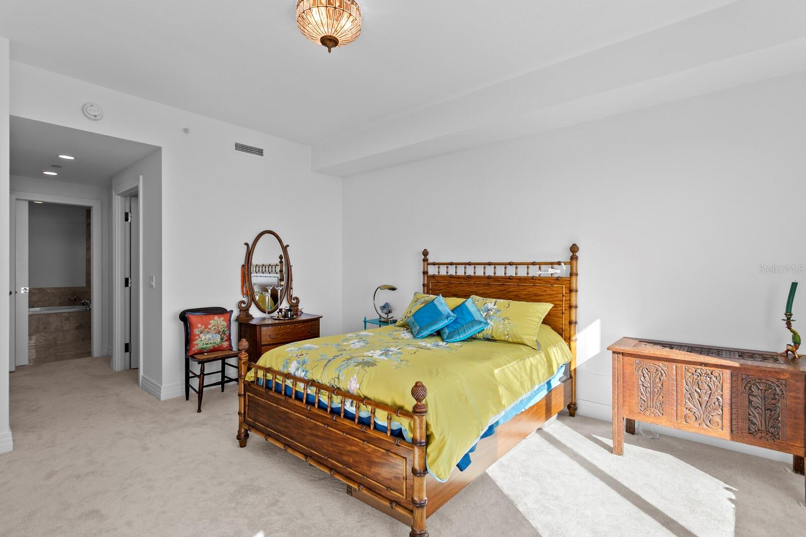 1325 SNELL ISLE BLVD NE #811, ST PETERSBURG, FL, 33704