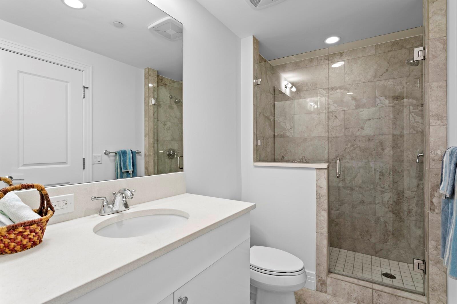 1325 SNELL ISLE BLVD NE #811, ST PETERSBURG, FL, 33704