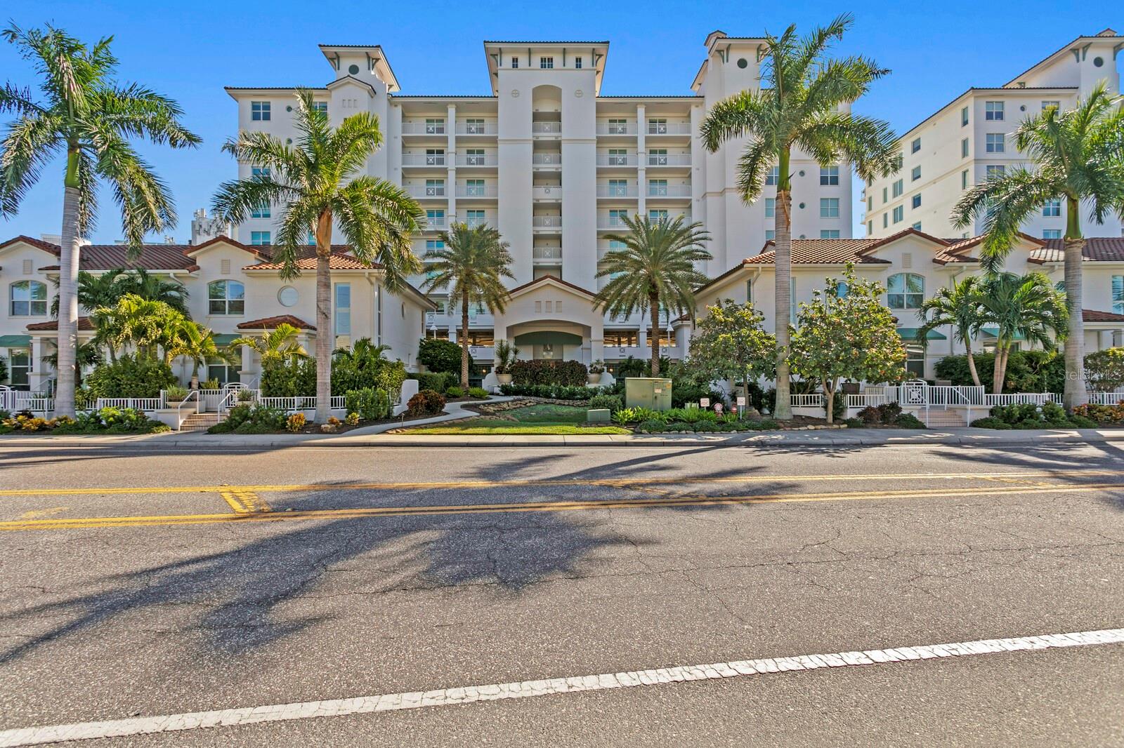 1325 SNELL ISLE BLVD NE #811, ST PETERSBURG, FL, 33704