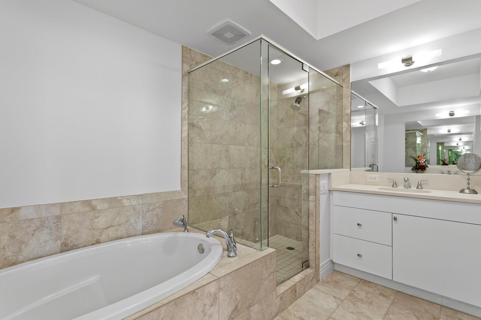 1325 SNELL ISLE BLVD NE #811, ST PETERSBURG, FL, 33704