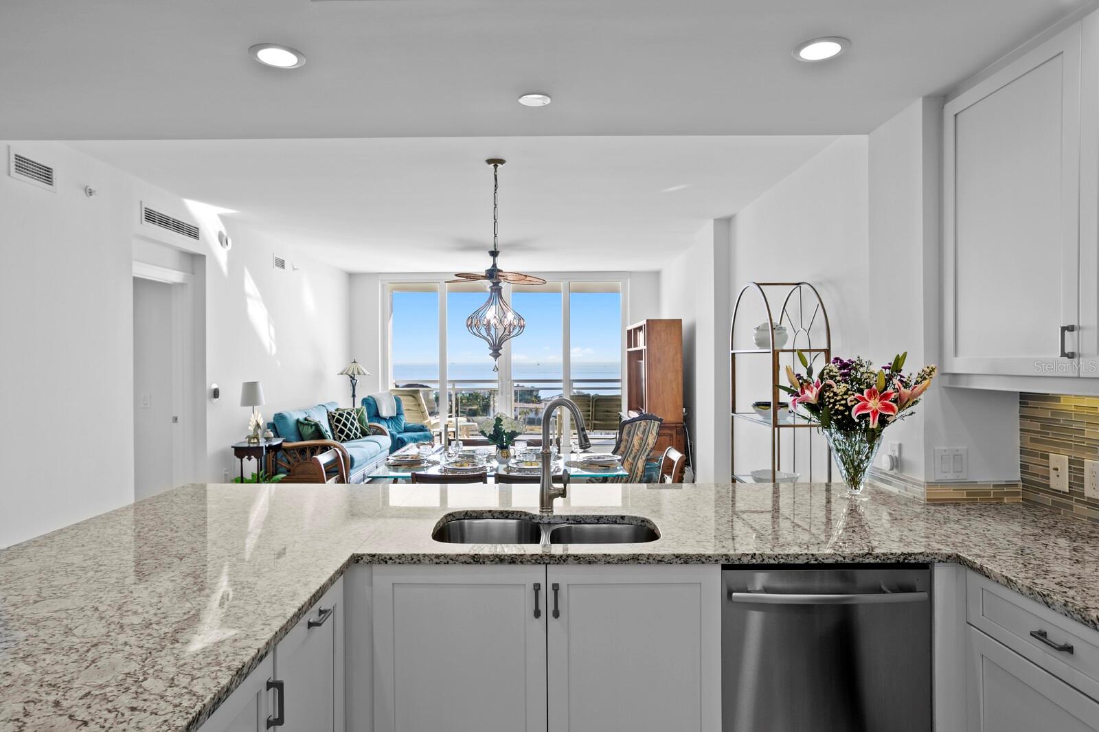 1325 SNELL ISLE BLVD NE #811, ST PETERSBURG, FL, 33704