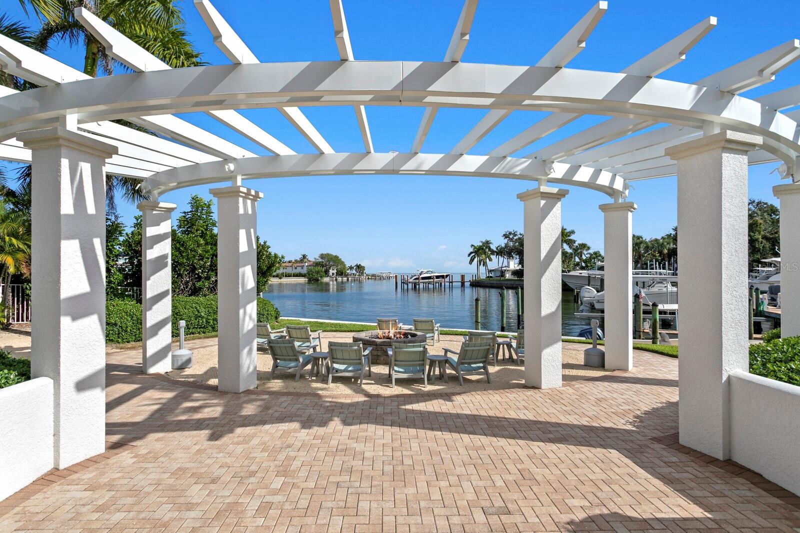 1325 SNELL ISLE BLVD NE #811, ST PETERSBURG, FL, 33704