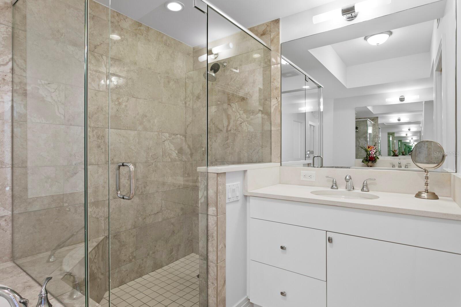 1325 SNELL ISLE BLVD NE #811, ST PETERSBURG, FL, 33704