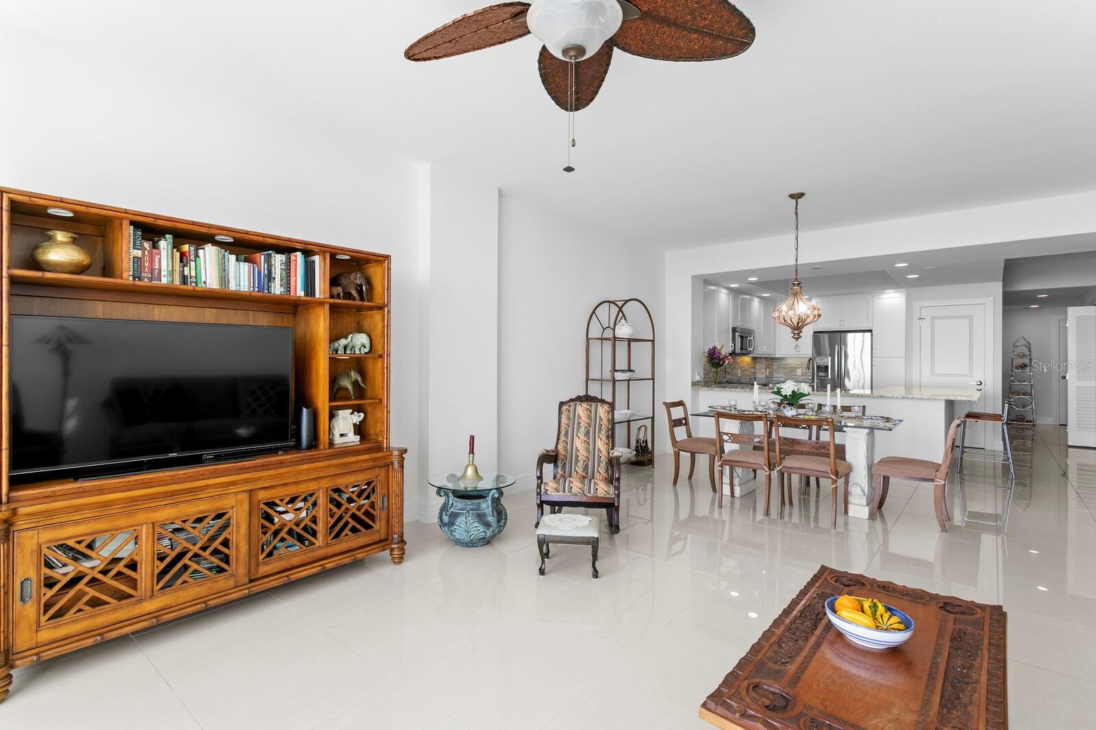 1325 SNELL ISLE BLVD NE #811, ST PETERSBURG, FL, 33704