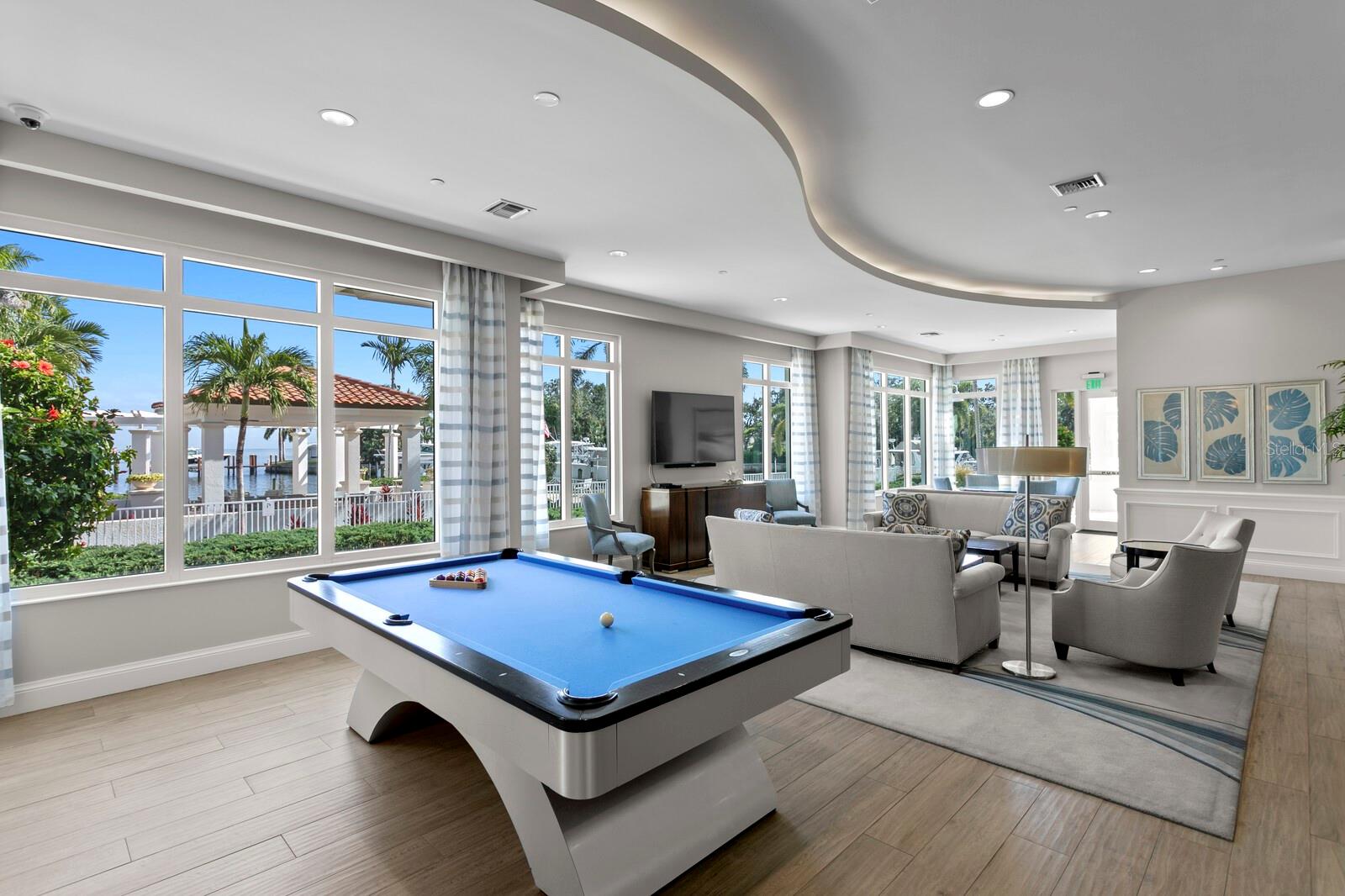 1325 SNELL ISLE BLVD NE #811, ST PETERSBURG, FL, 33704