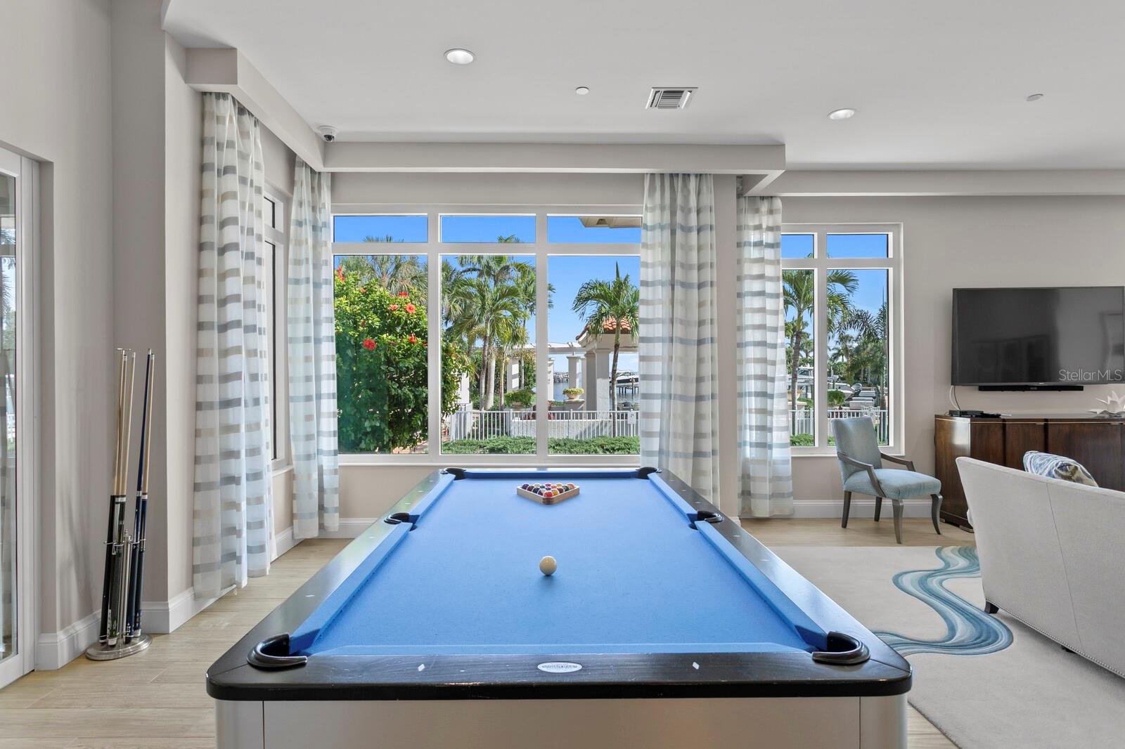 1325 SNELL ISLE BLVD NE #811, ST PETERSBURG, FL, 33704