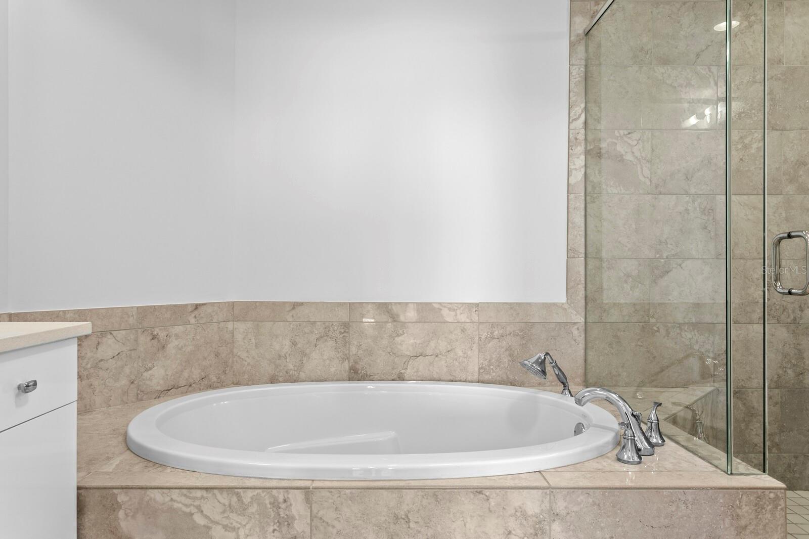 1325 SNELL ISLE BLVD NE #811, ST PETERSBURG, FL, 33704