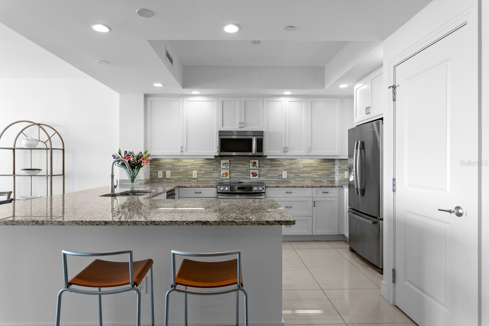 1325 SNELL ISLE BLVD NE #811, ST PETERSBURG, FL, 33704