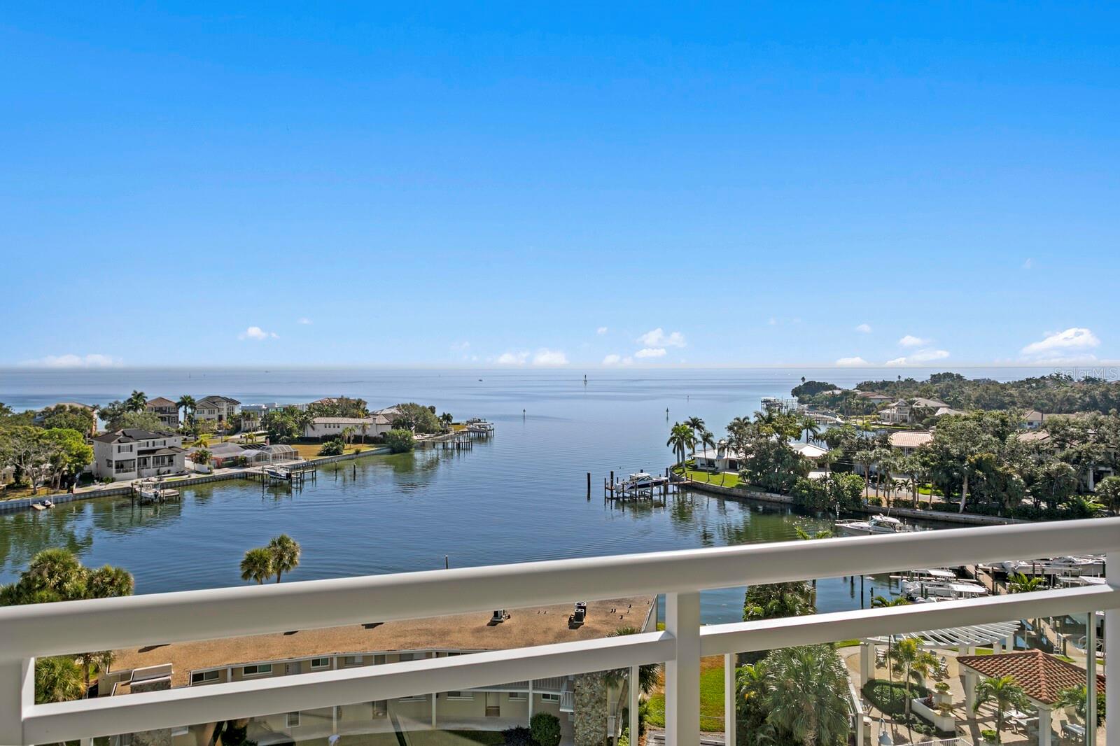 1325 SNELL ISLE BLVD NE #811, ST PETERSBURG, FL, 33704