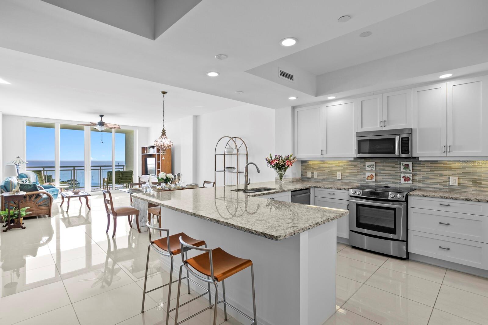 1325 SNELL ISLE BLVD NE #811, ST PETERSBURG, FL, 33704