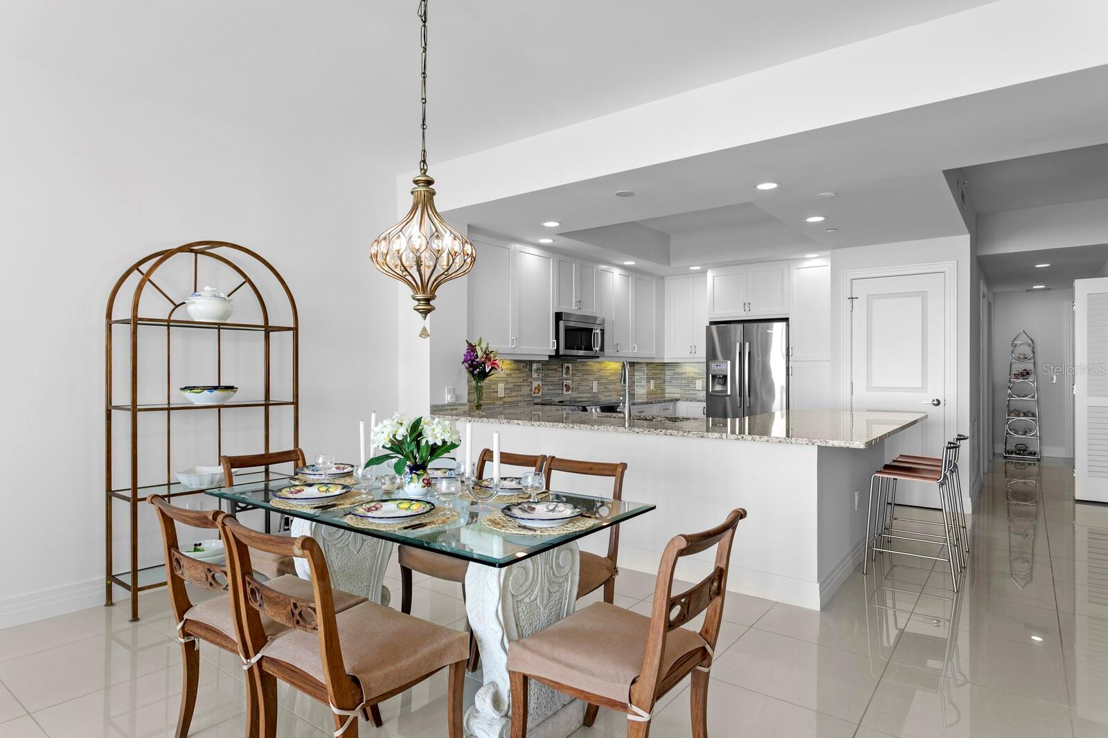 1325 SNELL ISLE BLVD NE #811, ST PETERSBURG, FL, 33704