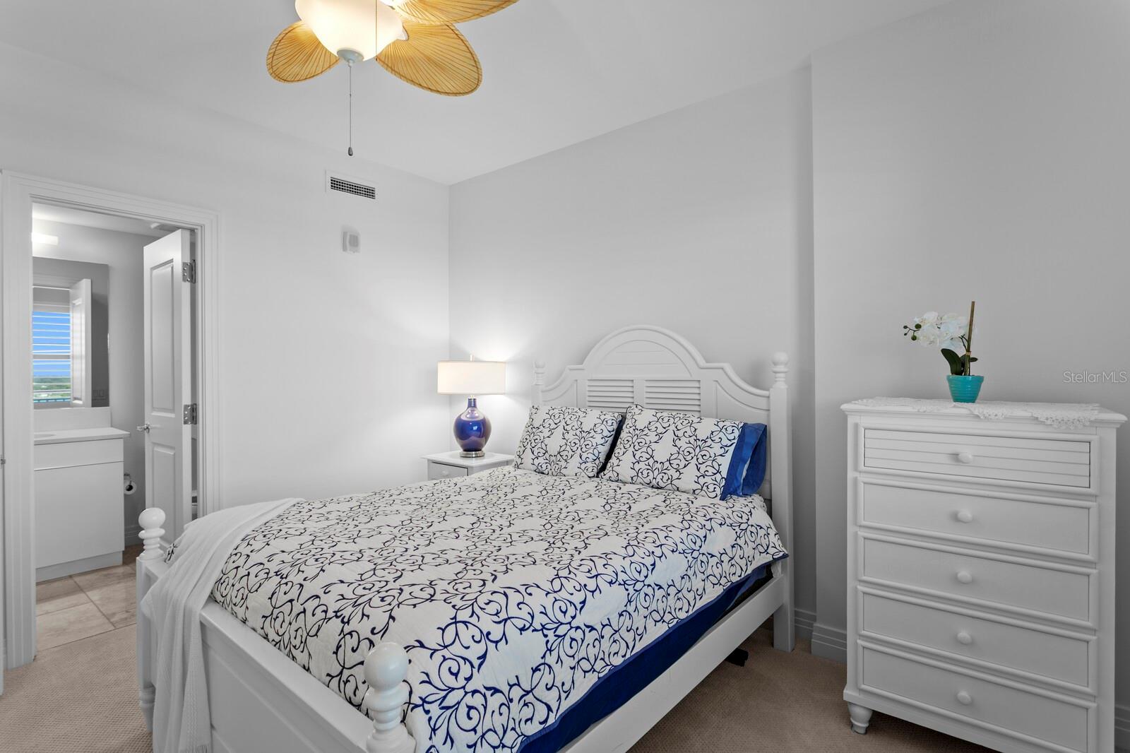 1325 SNELL ISLE BLVD NE #811, ST PETERSBURG, FL, 33704