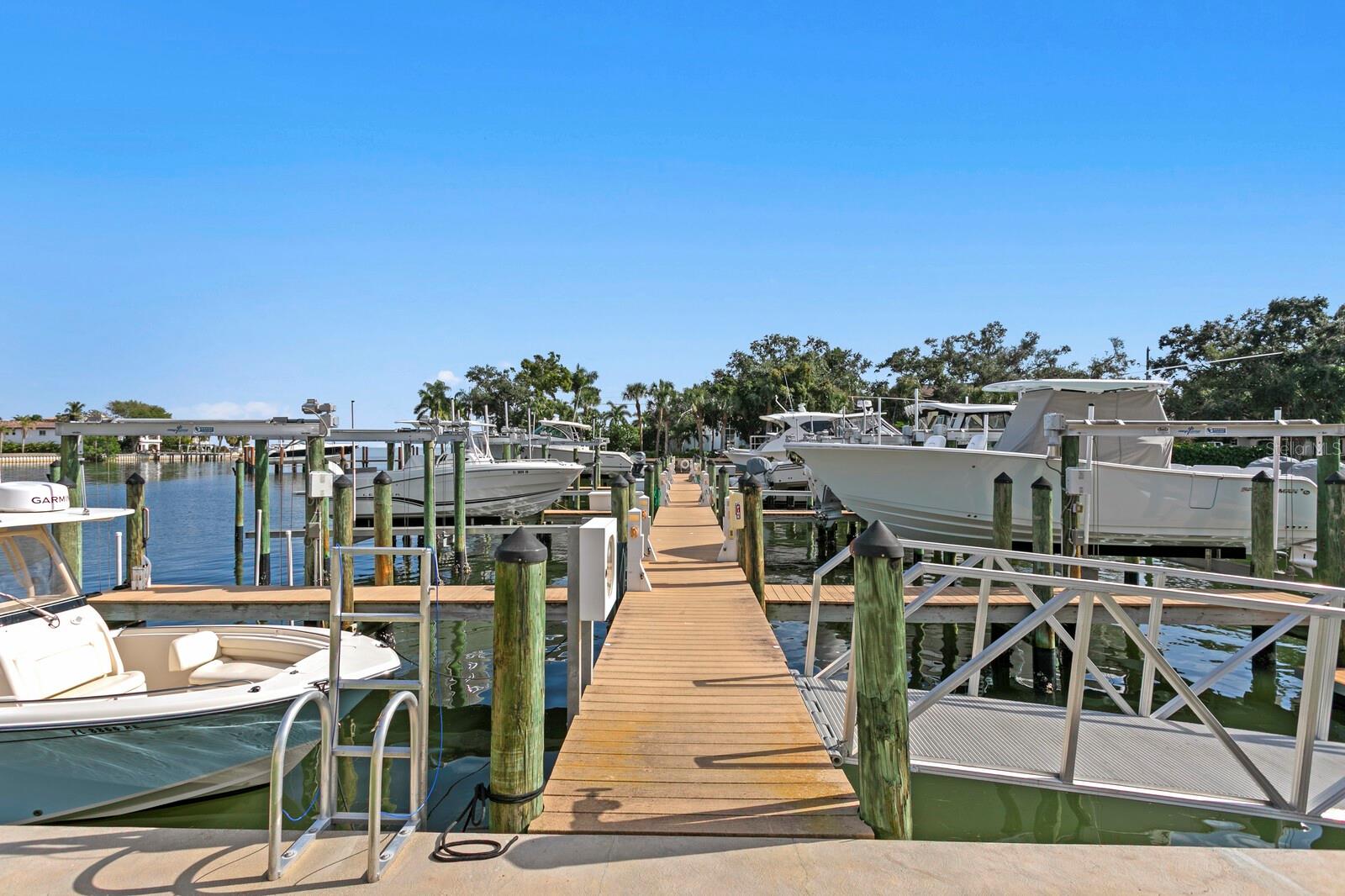 1325 SNELL ISLE BLVD NE #811, ST PETERSBURG, FL, 33704