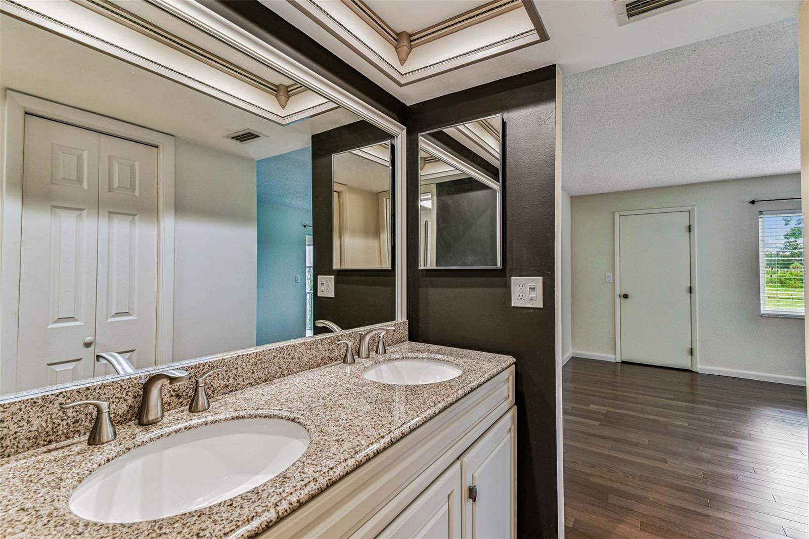 204 MARY DR, OLDSMAR, FL, 34677