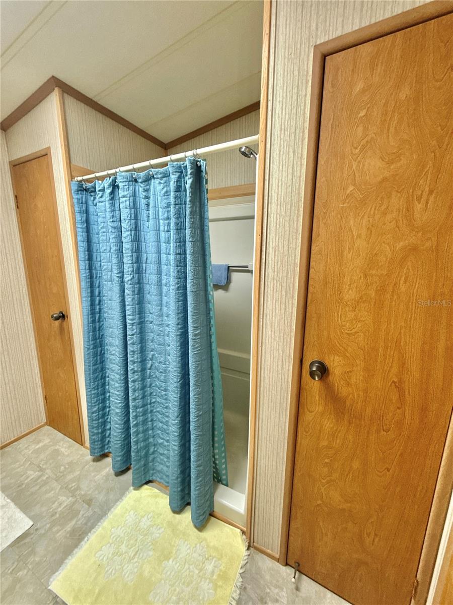 6821 AMERICANA DR NE #106, ST PETERSBURG, FL, 33702