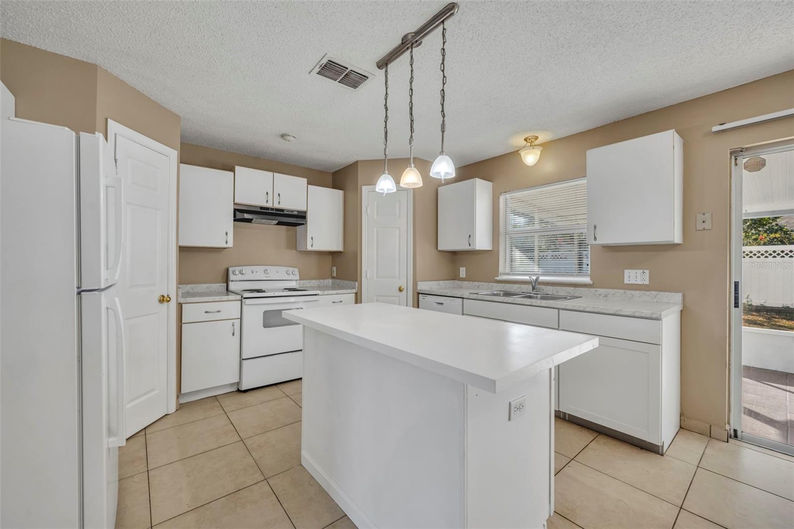 204 CANTERBURY CT, KISSIMMEE, FL, 34758