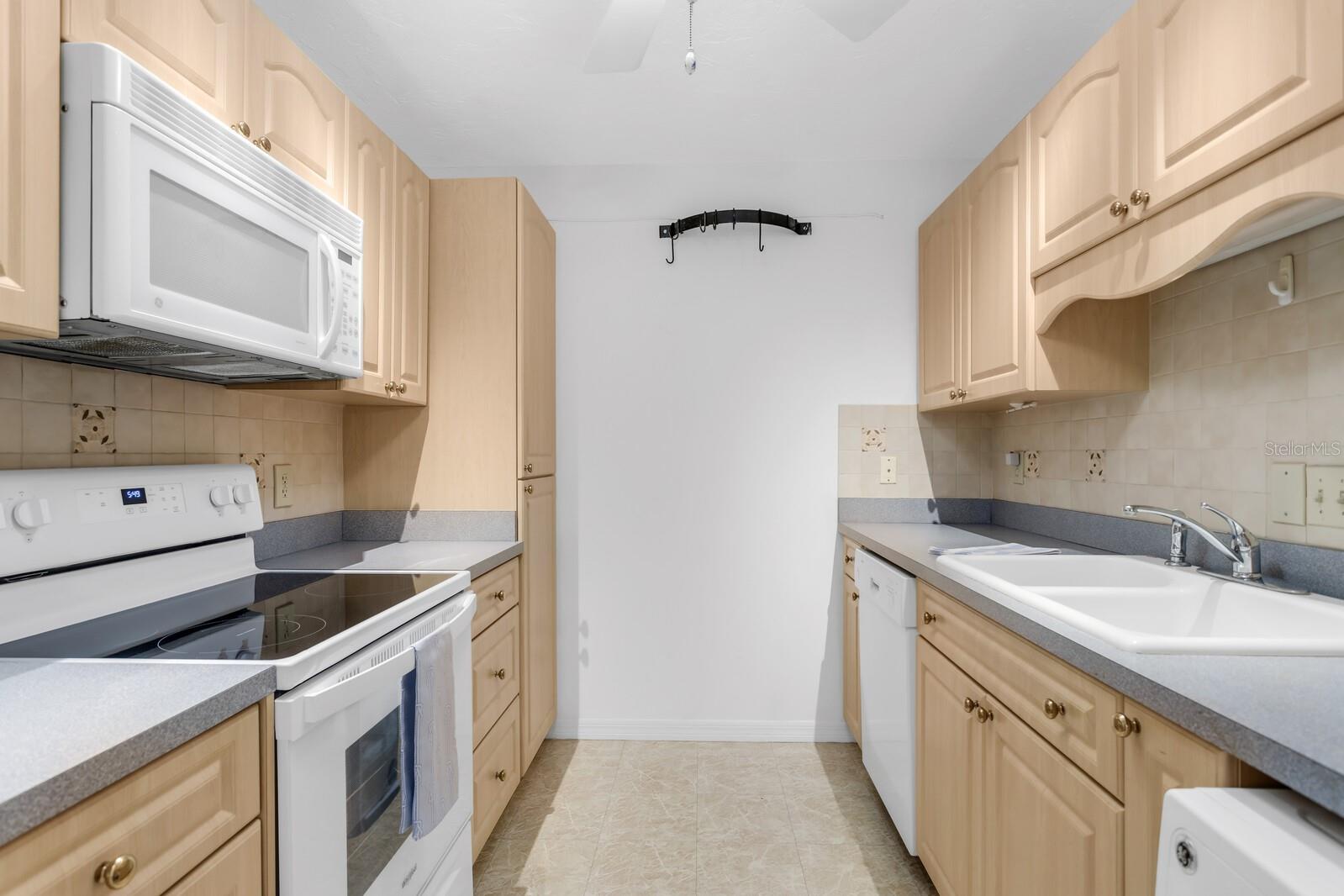 3211 W SWANN AVE #204, TAMPA, FL, 33609