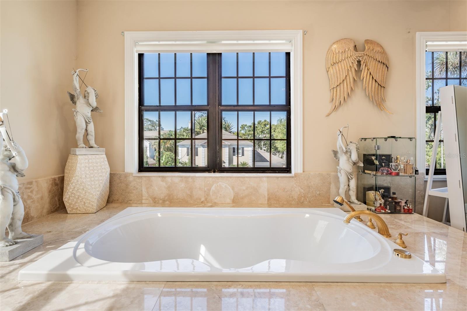 420 S ROYAL POINCIANA DR, TAMPA, FL, 33609