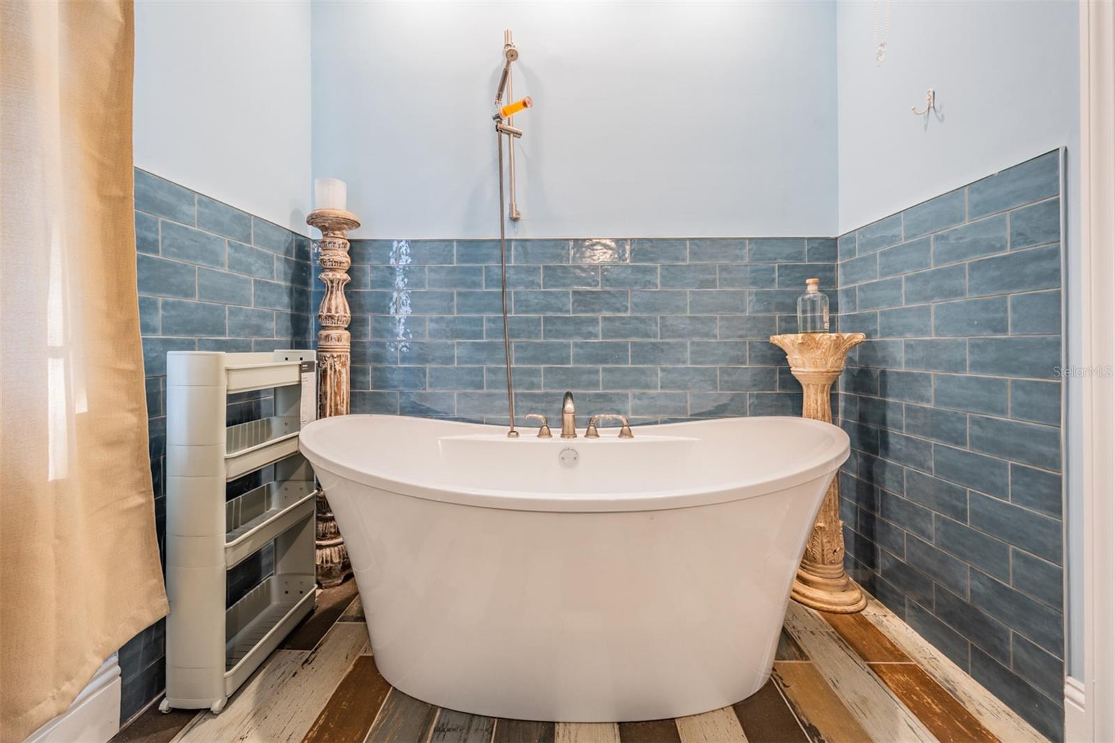 420 S ROYAL POINCIANA DR, TAMPA, FL, 33609