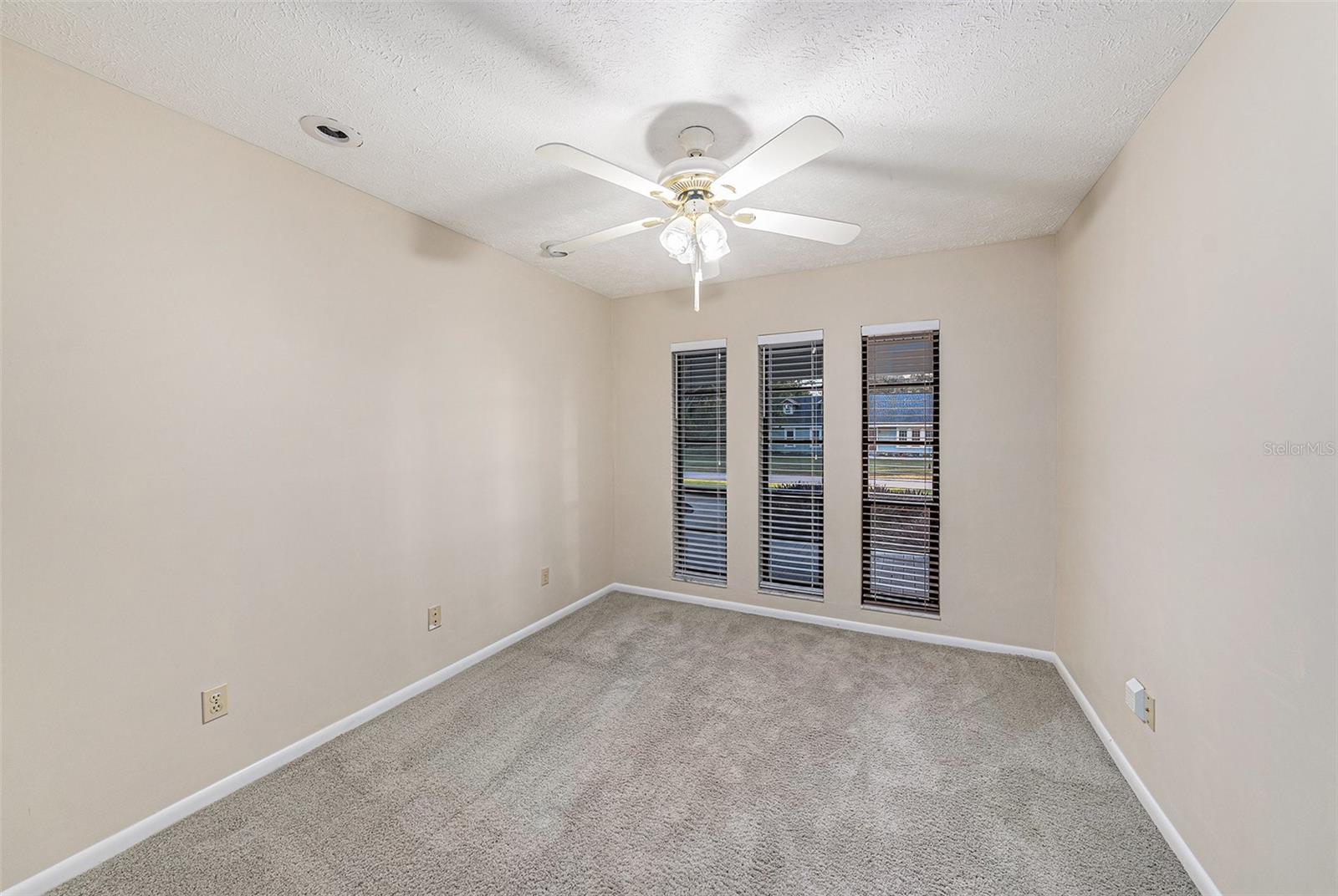 35019 DOLPHIN LAKE DR, ZEPHYRHILLS, FL, 33541