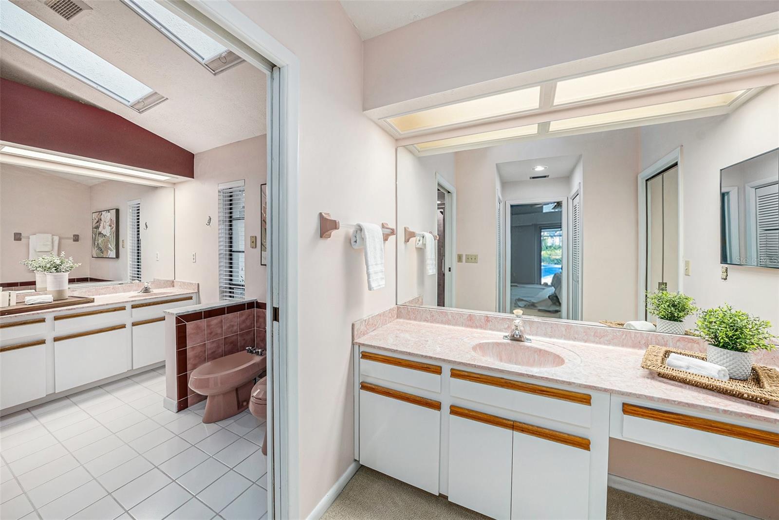 35019 DOLPHIN LAKE DR, ZEPHYRHILLS, FL, 33541