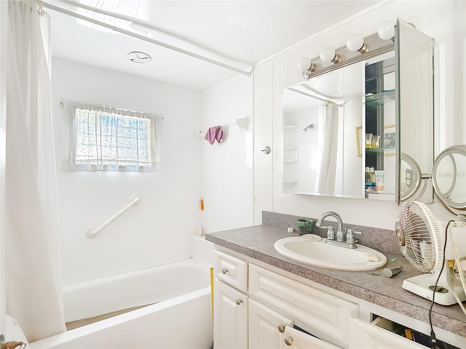 TB8449832 Property Photo